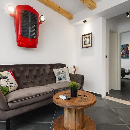 Urban Black Apartman Porec