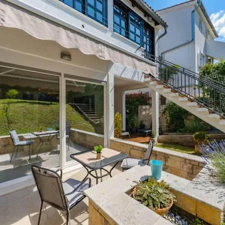 Urban Black Apartman Porec