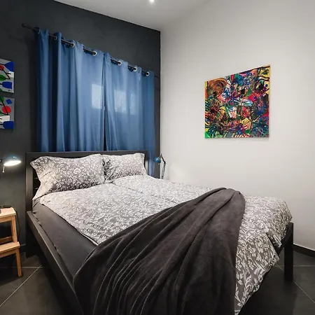 Urban Black Apartman *